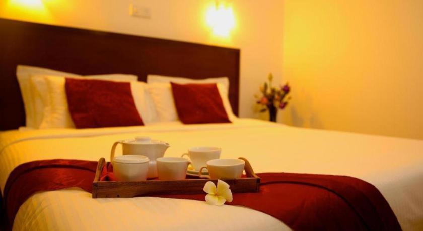 วิสเปอริ่ง ปาล์ม โฮเต็ล Hotel เบนโตตา ภายนอก รูปภาพ