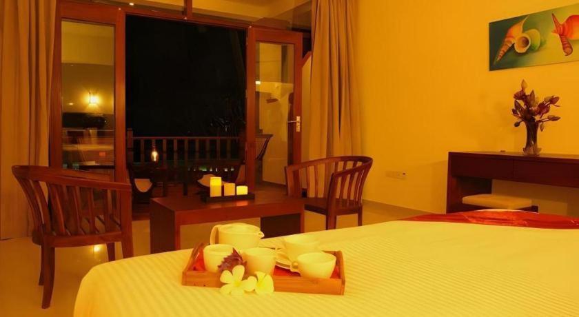 วิสเปอริ่ง ปาล์ม โฮเต็ล Hotel เบนโตตา ภายนอก รูปภาพ