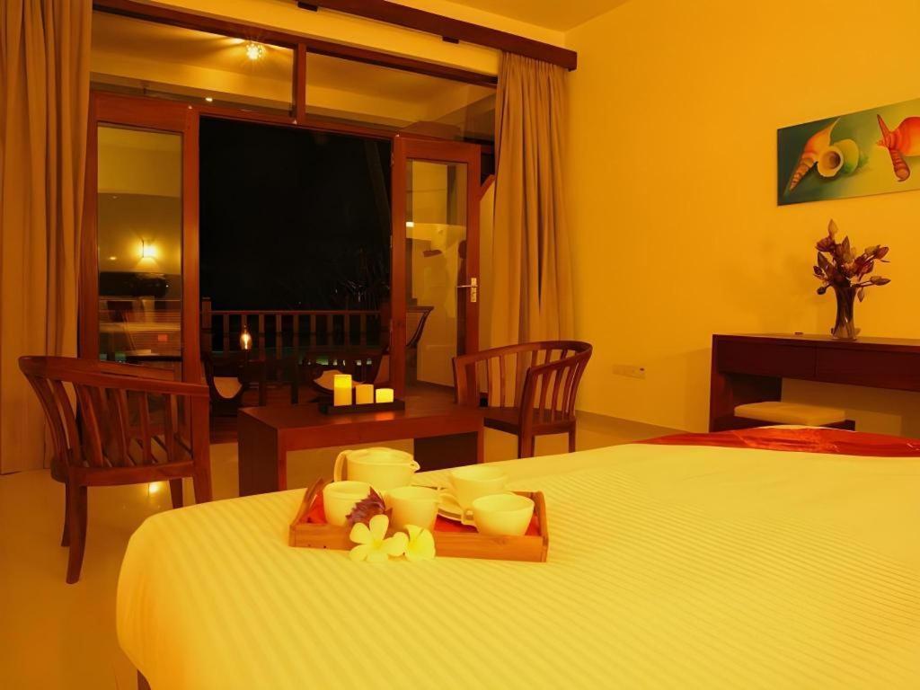 วิสเปอริ่ง ปาล์ม โฮเต็ล Hotel เบนโตตา ภายนอก รูปภาพ